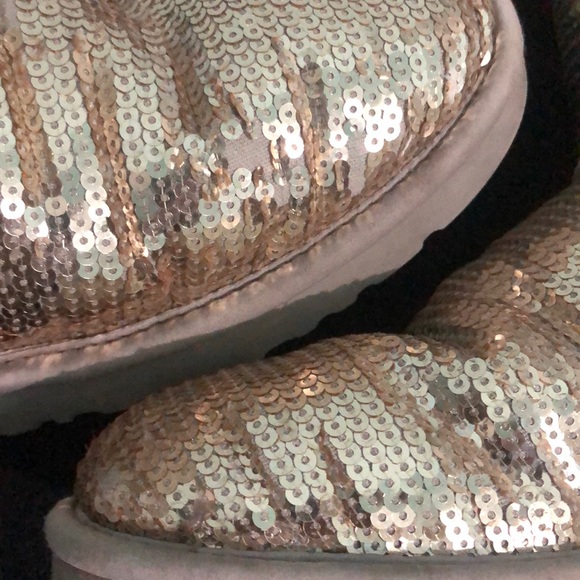 UGG Gold Sequined Classic Short Boot Sz 9 - Picture 7 of 8